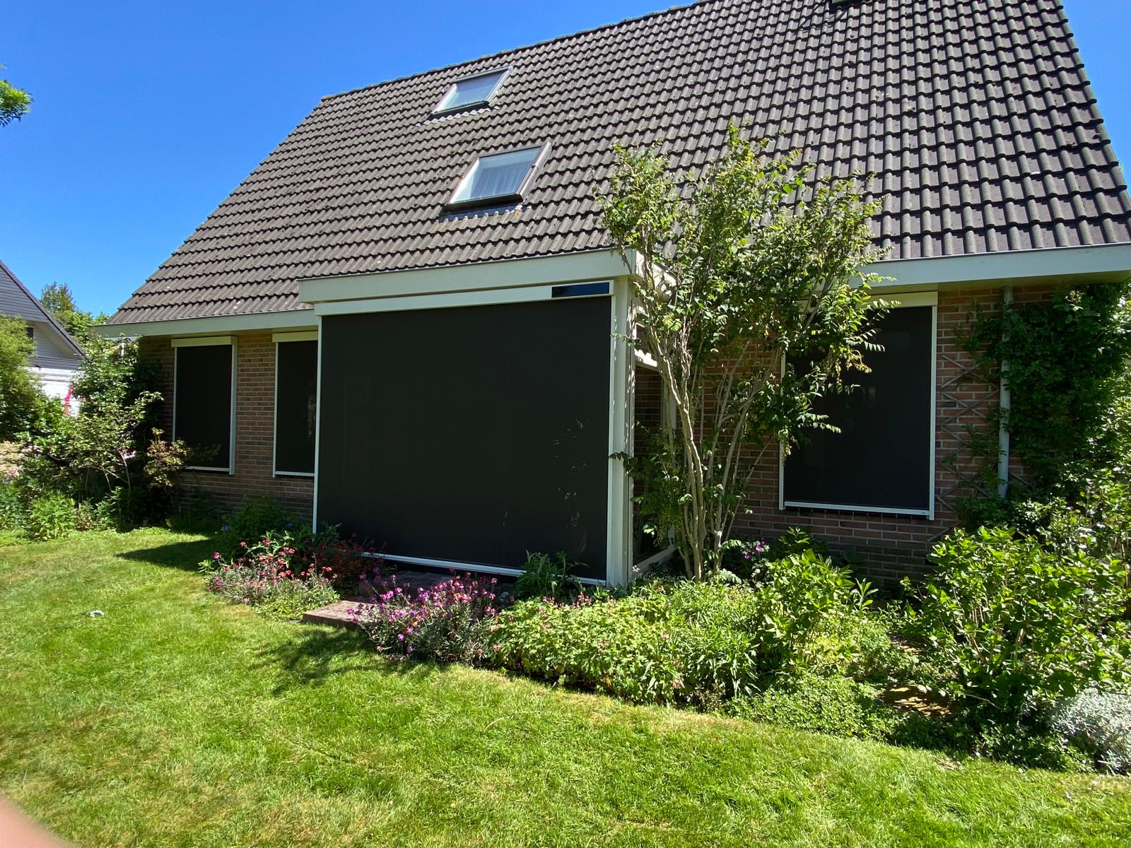 zipscreens-opeinde Roma Zipscreens geplaatst bij woning in Opeinde